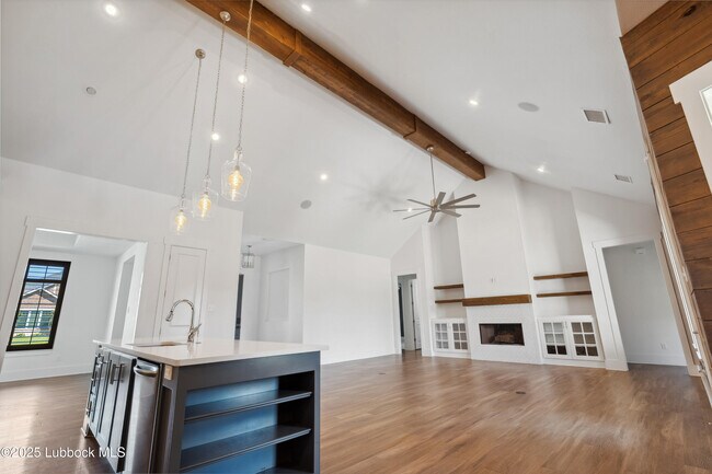 Building Photo - 623 N 9th St