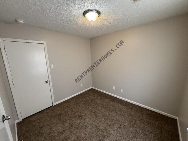 Building Photo - 2007 Cloverdale Rd