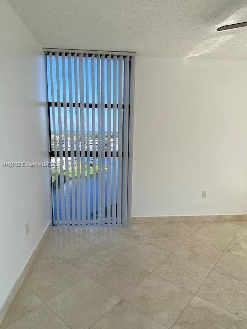 Building Photo - 20505 E Country Club Dr