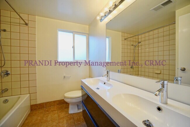 Building Photo - "Charming 4-Bed, 3-Bath Sanctuary in San R...