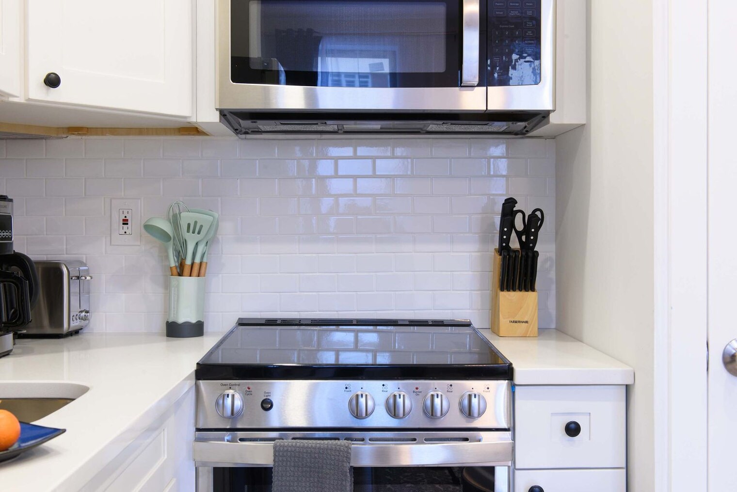 Building Photo - 240e E 75th St