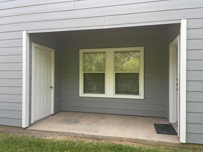 Building Photo - College Station - 4 Bedroom / 2.5 Bath / 2...