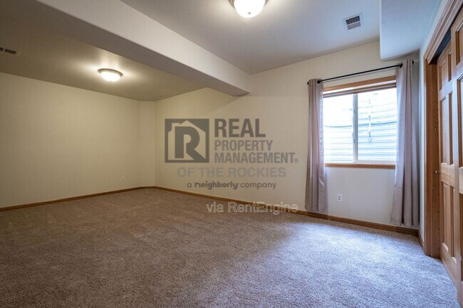 Building Photo - 5436 Hunter Dr