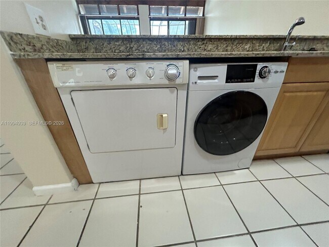 Building Photo - 1660 NW 113th Way