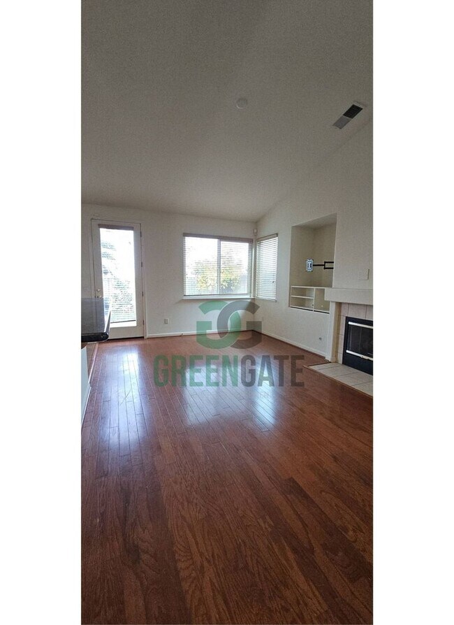 Building Photo - Available Now! 3 Bedroom 2 Bath Spacious Home in Tracy!!