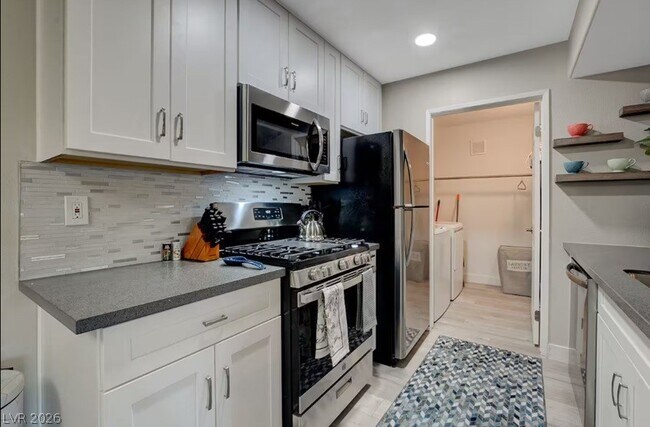 Building Photo - 7885 W Flamingo Rd