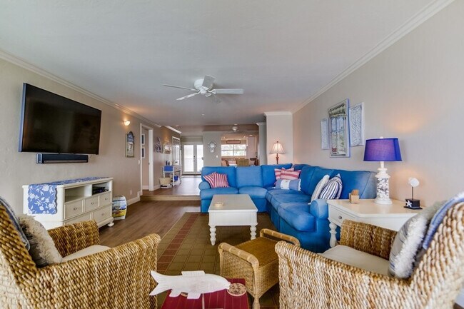 Building Photo - 233 S Helix Ave