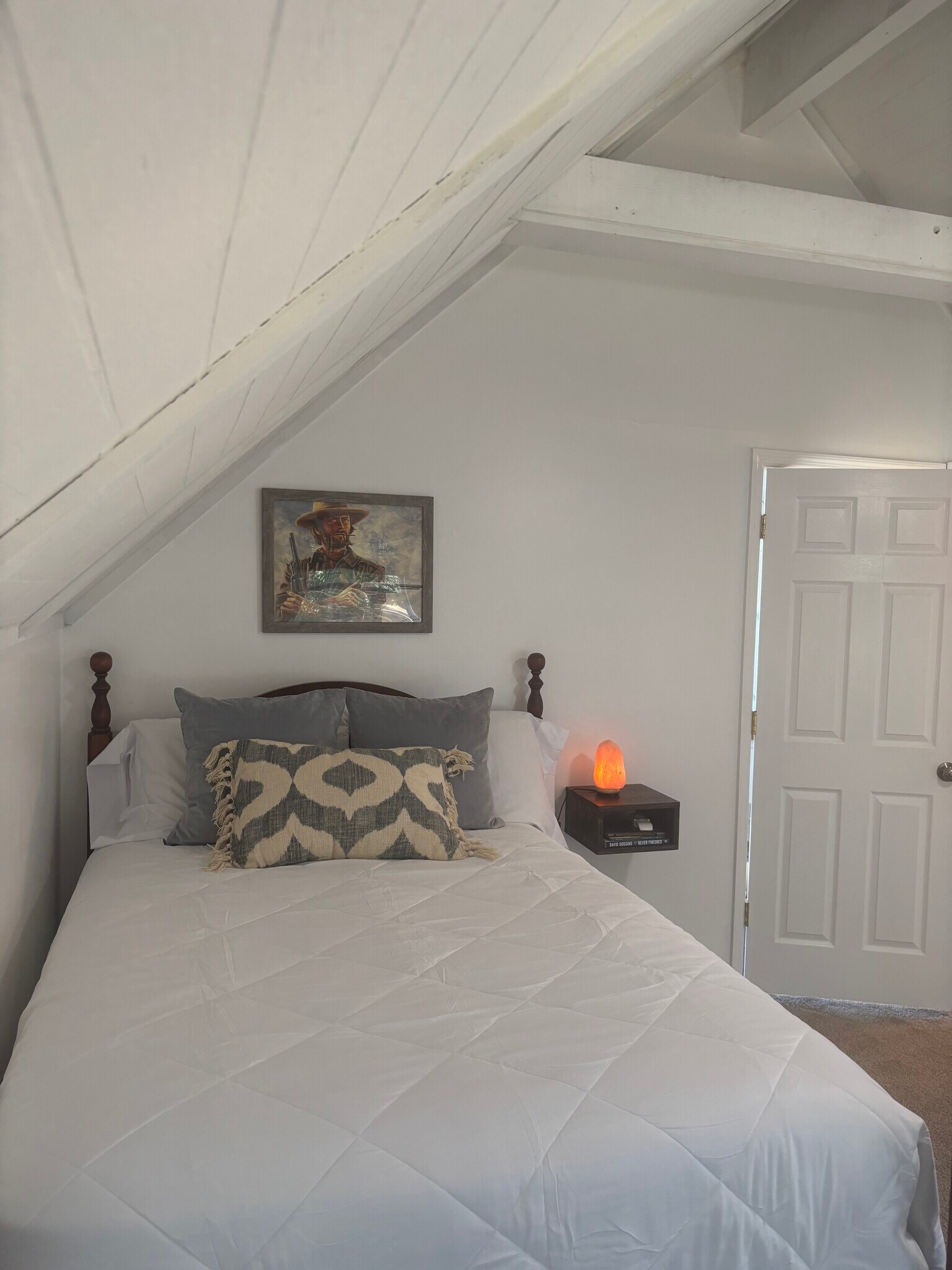 Building Photo - 44 W River Dr