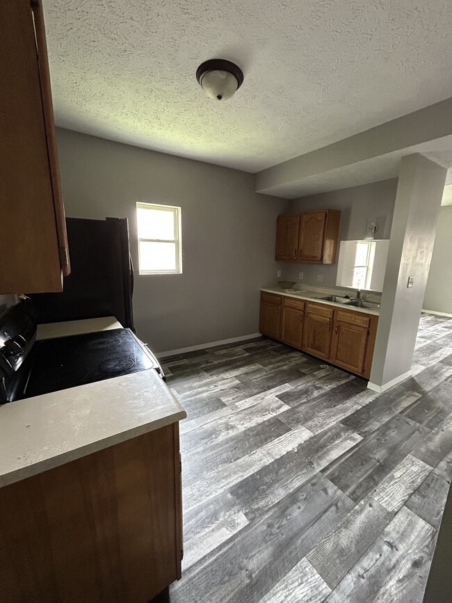 Building Photo - 1030 W 17th St