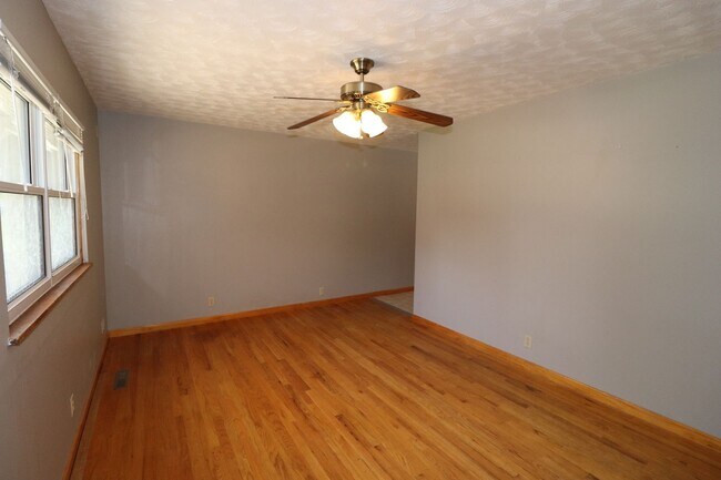 Building Photo - Spacious Home for rent!