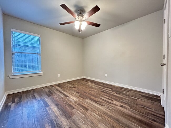 Building Photo - Stunning Duplex in Shallowater!