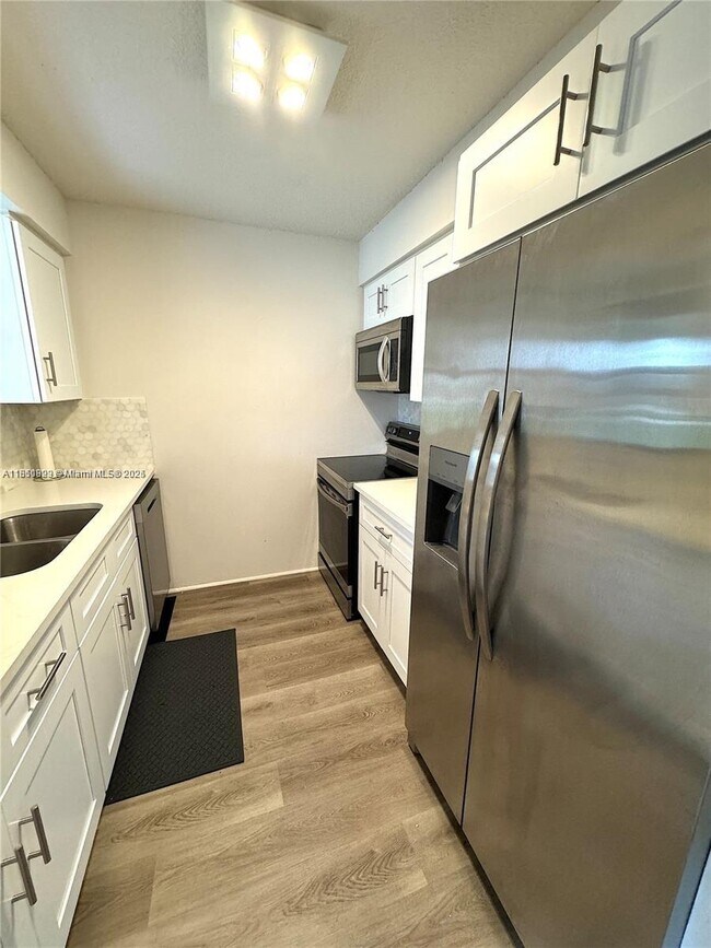 Building Photo - 4303 Inlet Cir