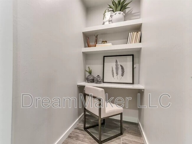 Building Photo - 2807 Clifton Ter