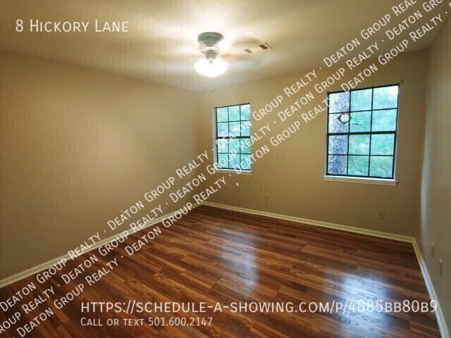 Building Photo - 8 Hickory Ln