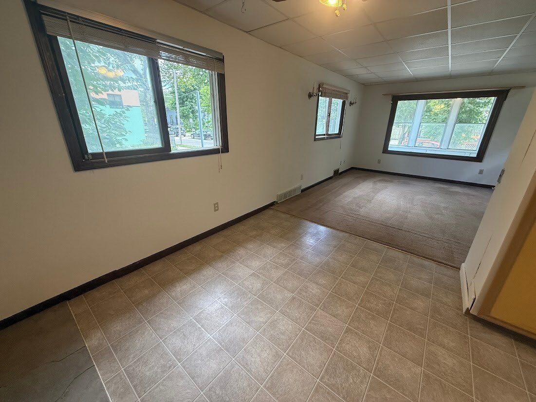 Building Photo - 1330 Dewey Ct