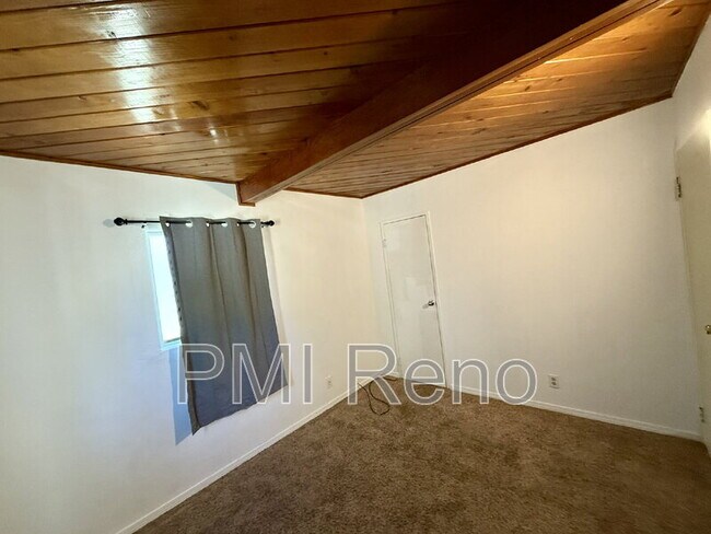 Building Photo - 335 Denslowe Dr