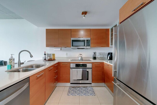 Building Photo - 3250 NE 1st Ave