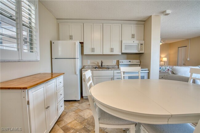Building Photo - 5500 Bonita Beach Rd SW