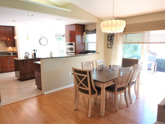 Building Photo - 540 Clubside Cir