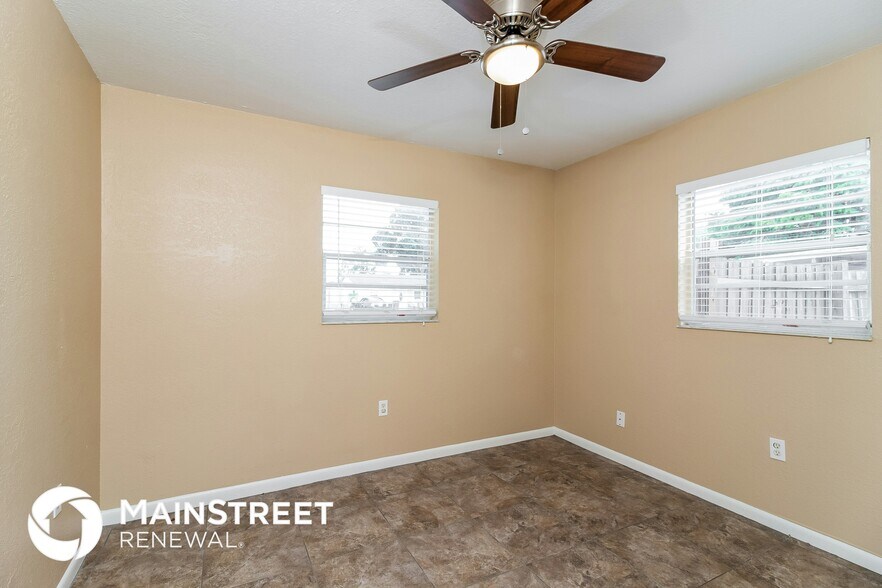 Building Photo - 515 65th Ave Dr W