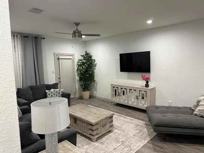 Building Photo - 12810 Heddington Grv Ln