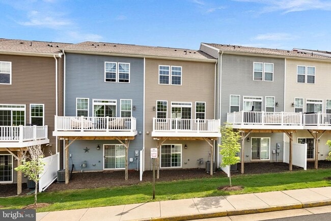 Building Photo - 15292 Westham Ct
