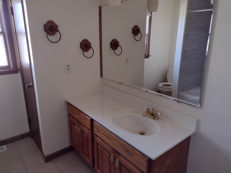 Master Bathroom - 1788 Pottery Rd