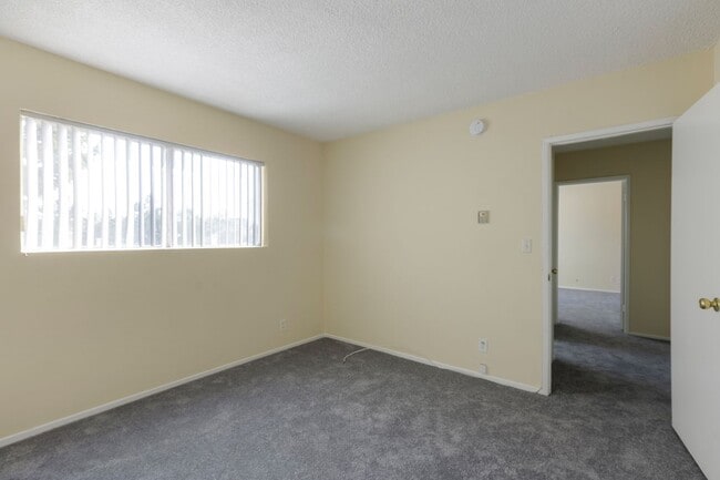 Building Photo - 8421 Lindley Ave