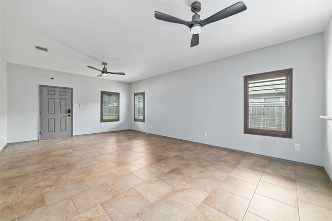 Building Photo - 5115 Whitebridge Ln