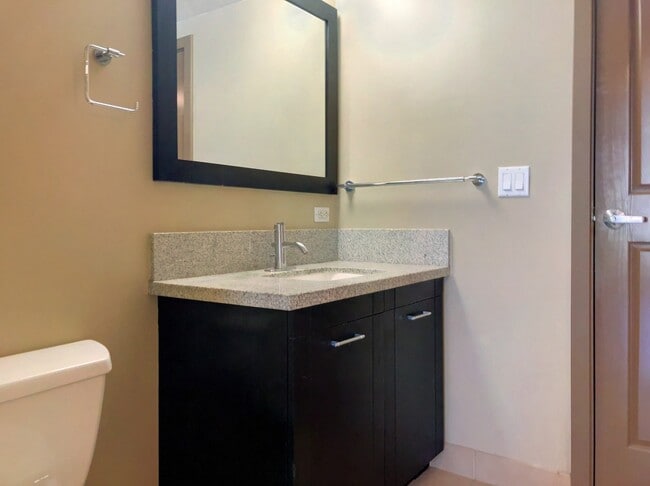 Building Photo - 1 Bed, 1 Bath + Storage - South Beach/SOMA...