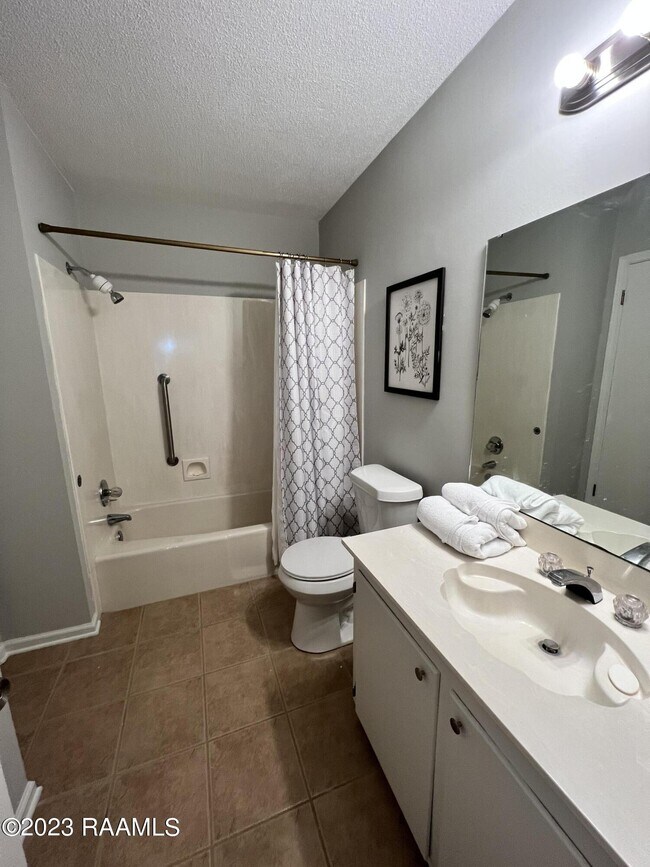 Building Photo - 305 Halcott Dr