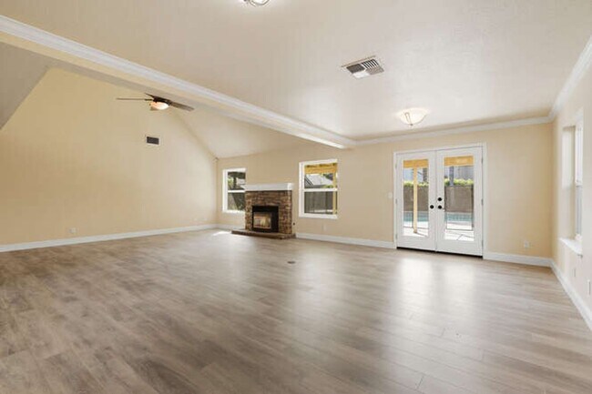 Building Photo - Spacious 5-Bedroom Home with Pool in NE Fr...