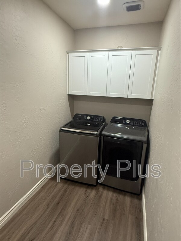 Building Photo - 8355 W Molly Ln