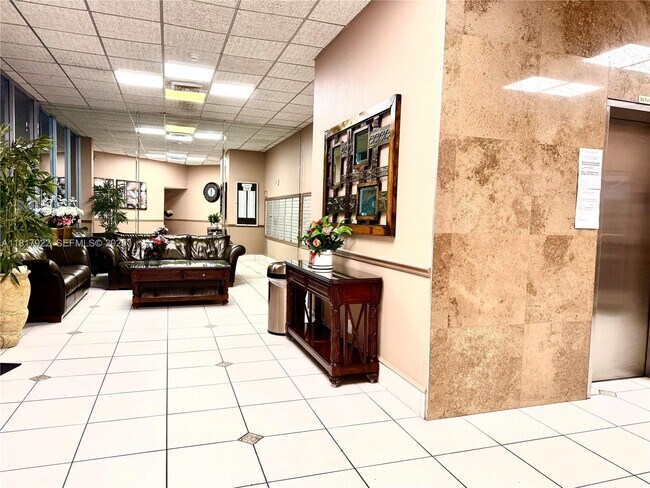 Building Photo - 1825 S Ocean Dr