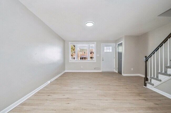 Building Photo - Beautiful Three-Bedroom in Dundalk