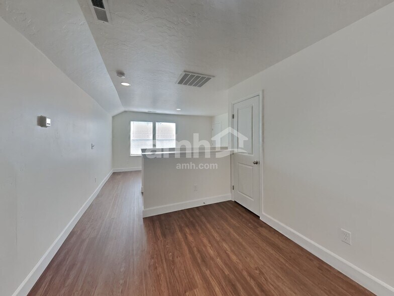 Building Photo - 236 E Sicily Dr