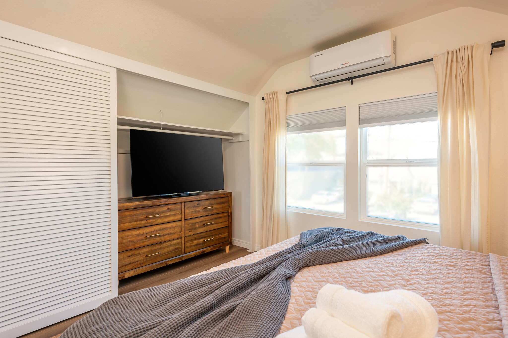 Master bedroom, upstairs 6 drawer Dresser and Roku TV on right side of closet, all tuck away easily - 4746 W 159th St