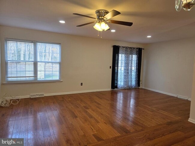 Building Photo - 529 Schooner Way