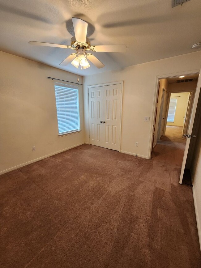 Building Photo - 3/2 Home on 3 acres in West Lampasas