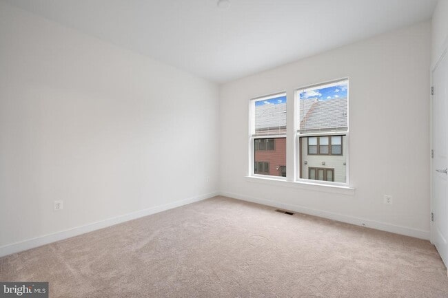 Building Photo - 210 Sundrop Ln