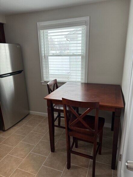 Building Photo - 33 Montfort Dr