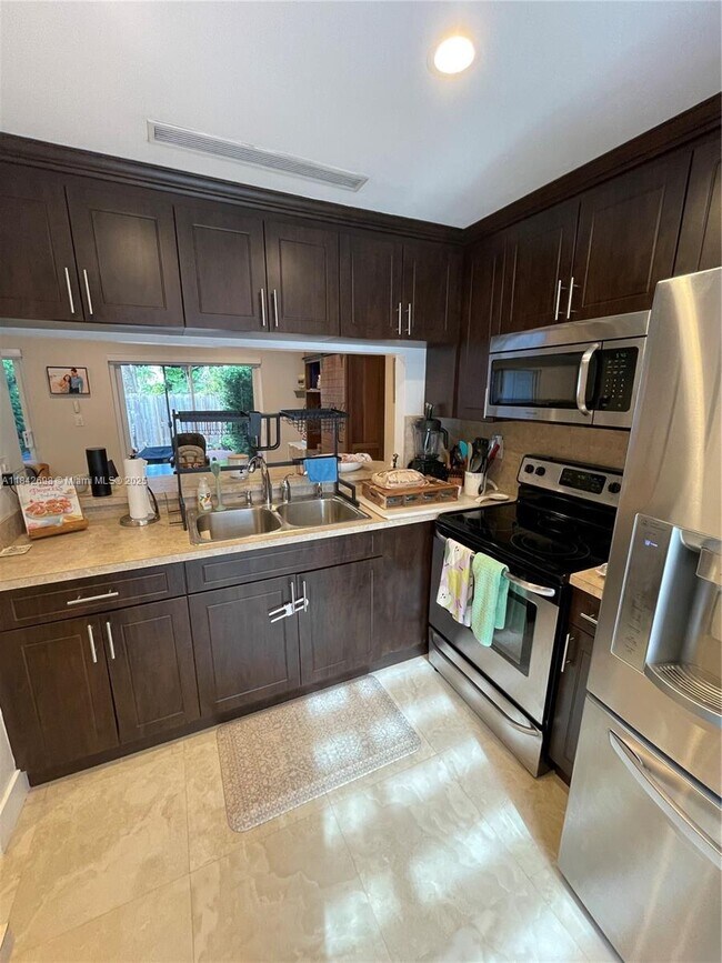 Building Photo - 7483 SW 109th Ave