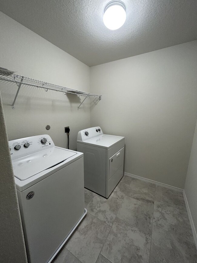 Building Photo - $300 OFF 1ST MONTH RENT IF YOU MOVE IN WIT...