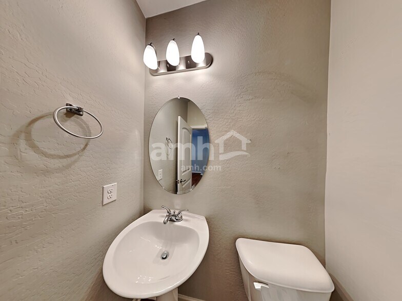 Building Photo - 20727 W Stone Hill Rd