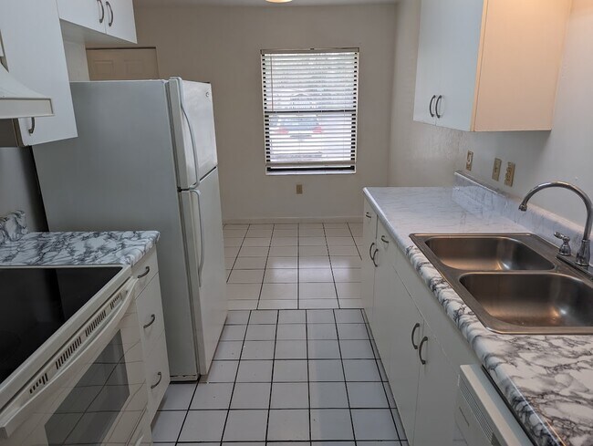 Building Photo - 3600 SW 23rd St