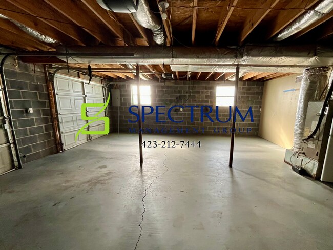 Building Photo - Now accepting applications - Large 4 bedroom 2 bath single family home Dandridge, TN