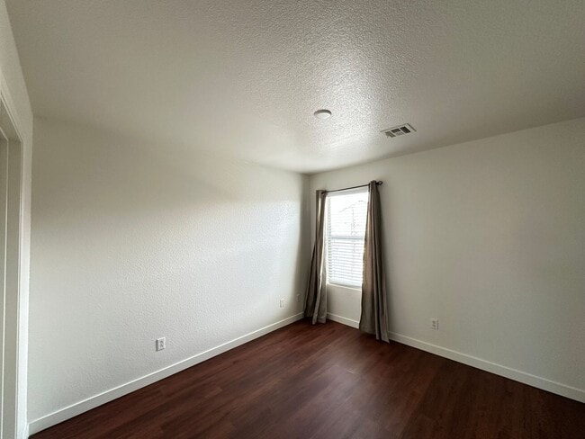 Building Photo - MESA MTNS EDGE POD 212& VALLA