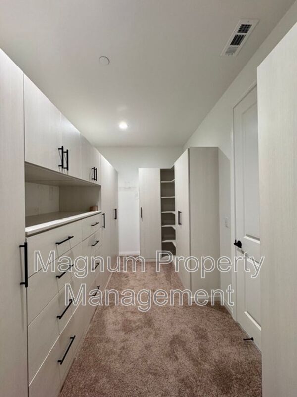 Building Photo - 25181 Desert Sage Dr