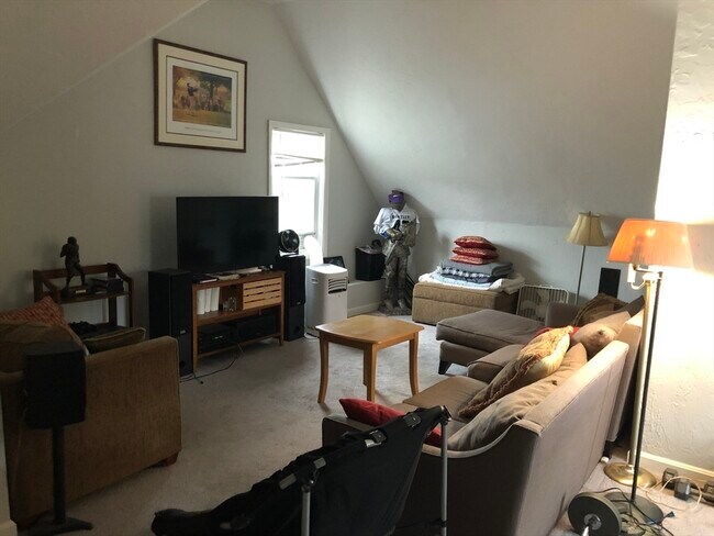 Building Photo - 1122 Adams St