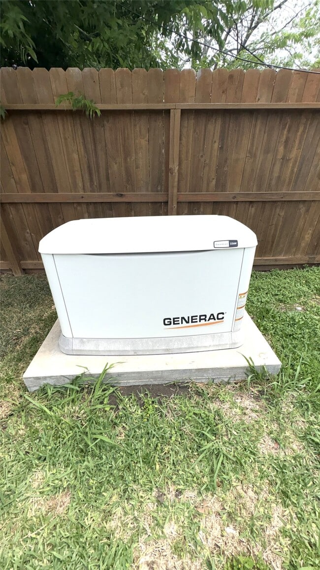 Building Photo - 212 Stratmore Dr